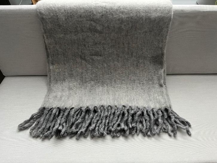 Plaid | Deken | Sprei | Grijs | 133x168 cm | Raaf | Nieuw, Huis en Inrichting, Woonaccessoires | Plaids en Woondekens, Nieuw, Ophalen