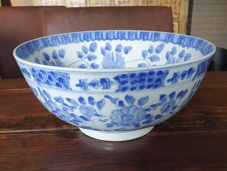 Prachtige blauw-witte kom, handbeschilderd bloemmotief, Antiek en Kunst, Antiek | Schalen, Verzenden