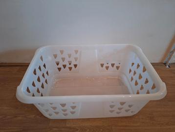 Wasmand wit beschikbaar voor biedingen