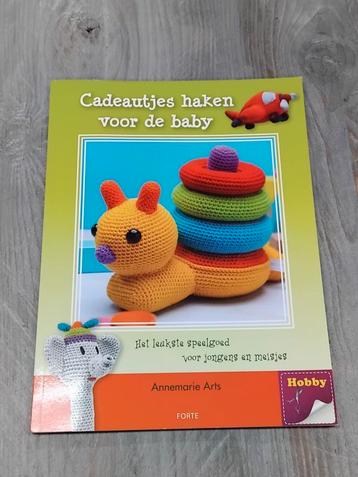 Cadeautjes haken voor de baby" van Annemarie Arts.  beschikbaar voor biedingen