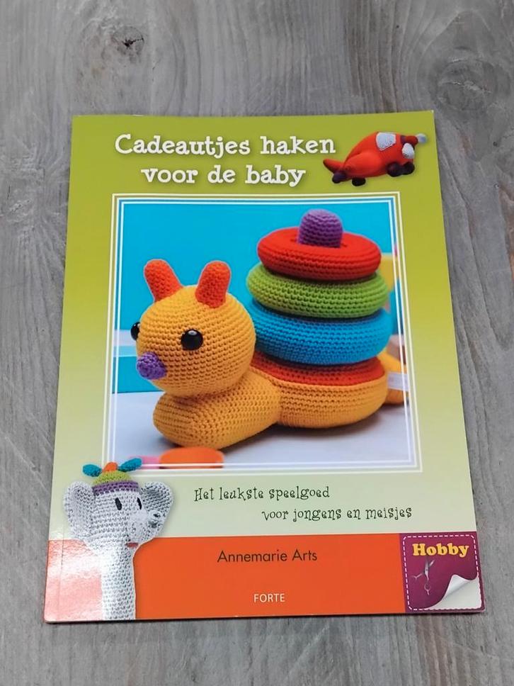 Cadeautjes haken voor de baby" van Annemarie Arts., Boeken, Hobby en Vrije tijd, Zo goed als nieuw, Breien en Haken, Ophalen of Verzenden