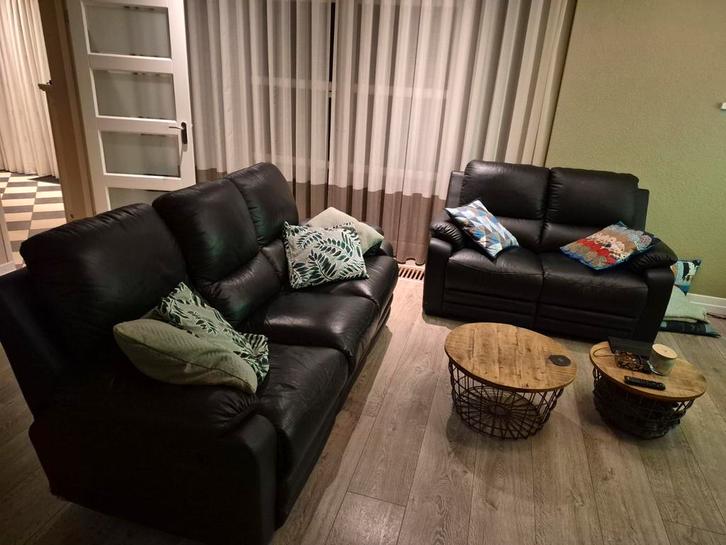 Lederen Bankstel - Zwart gratis, Huis en Inrichting, Banken | Bankstellen, Gebruikt, Rechte bank, Vierpersoons of meer, 200 tot 250 cm