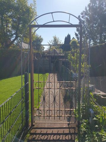 Hekwerk, toog, stalen deur, tuin  poort,  beschikbaar voor biedingen