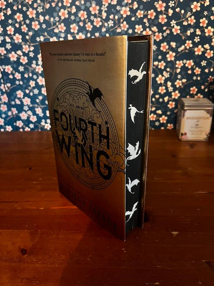 Fourth wing, Boeken, Fantasy, Zo goed als nieuw, Ophalen of Verzenden