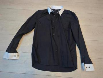 Zwart overhemd beschikbaar voor biedingen