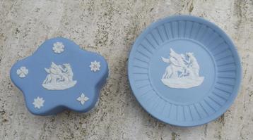 Wedgwood Jasperware Blue Embossed Cameo  beschikbaar voor biedingen