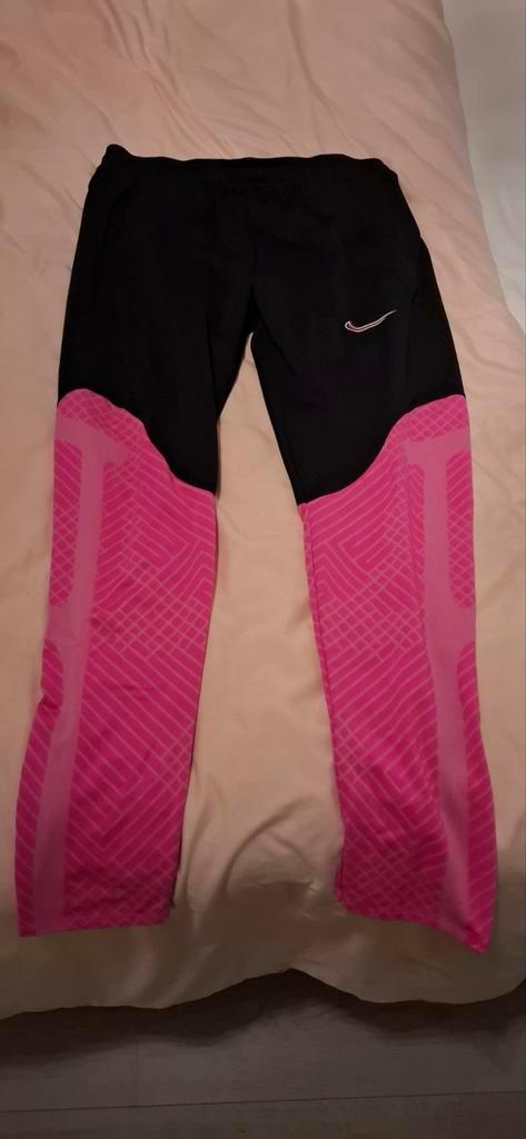 Nike sportbroek 2x gedragen zgan, Kleding | Dames, Sportkleding, Zo goed als nieuw, Maat 38/40 (M), Zwart, Ophalen of Verzenden