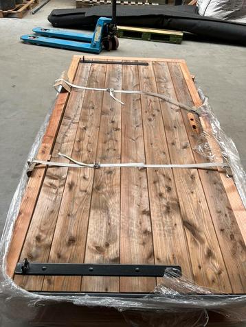 Douglas deur beschikbaar voor biedingen