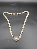 Mooie Kobu parelketting met zilveren sluiting, Ophalen, Zo goed als nieuw, Zilver, Zilver