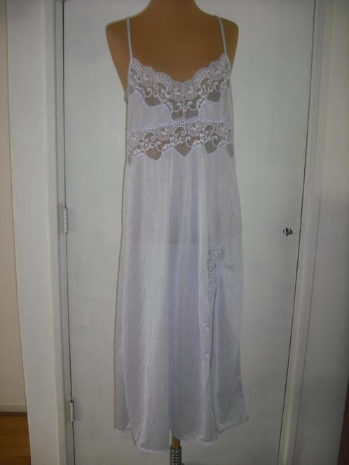 lang nachthemd / neglige maat small, Kleding | Dames, Ondergoed en Lingerie, Nachtkleding, Overige kleuren, Verzenden