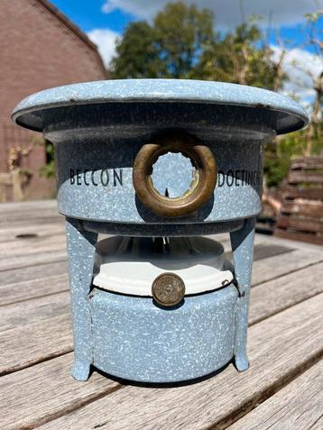 Beccon petroleum brander gewolkt beschikbaar voor biedingen