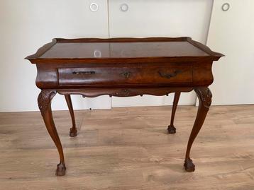 Antieke tafel / laden kastje beschikbaar voor biedingen