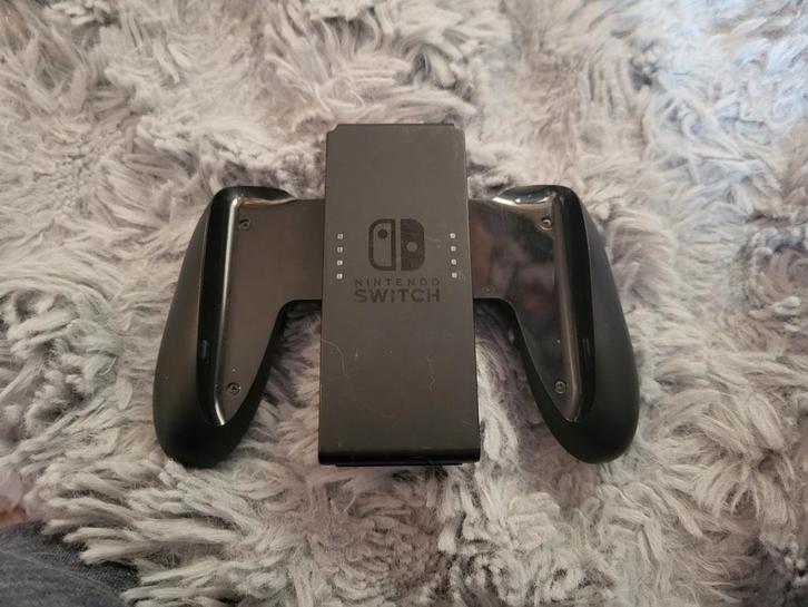 Grip voor joycons Nintendo Switch houder, Spelcomputers en Games, Games | Nintendo Switch, Zo goed als nieuw, Sport, 3 spelers of meer