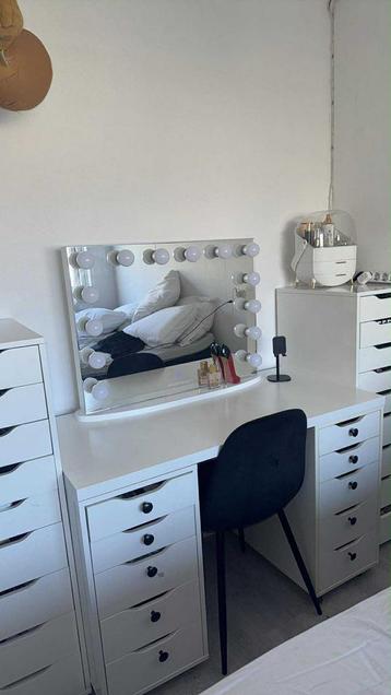 Kaptafel makeup tafel met Bright Beauty spiegel en stoel beschikbaar voor biedingen