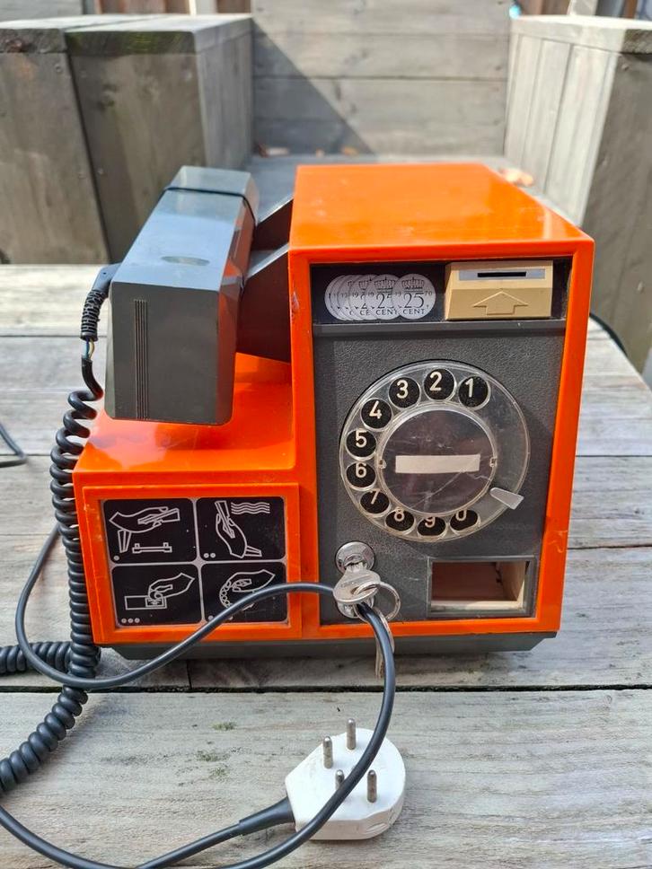 ZELDZAME VINTAGE RETRO KNALORANJE BELL ITT CNC 2400 TELEFOON, Telecommunicatie, Vaste telefoons | Niet Draadloos, Gebruikt, Met draaischijf