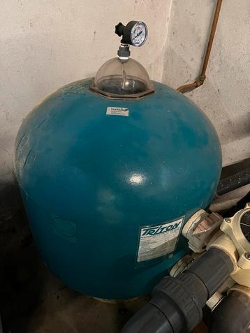 Triton zandfilter TR60 en zwembadpomp + warmte uitwisselaar beschikbaar voor biedingen