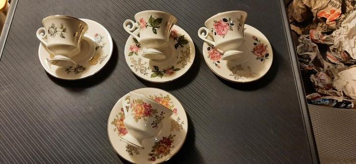 4 hele oude speciale kop en schotels (mini) zijn kleiner dan, Antiek en Kunst, Antiek | Servies los, Ophalen of Verzenden