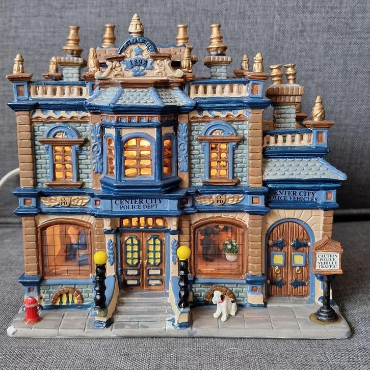 Lemax Center City Police Station 45007, Diversen, Kerst, Zo goed als nieuw, Ophalen of Verzenden