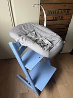 Stokke Tripp Trapp Kinderstoel Babyblauw met NewBorn Set, Kinderen en Baby's, Kinderstoelen, Ophalen, Zo goed als nieuw, Meegroeistoel