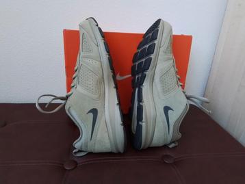 NIKE SNEAKERS SCHOENEN LICHT BEIGE beschikbaar voor biedingen