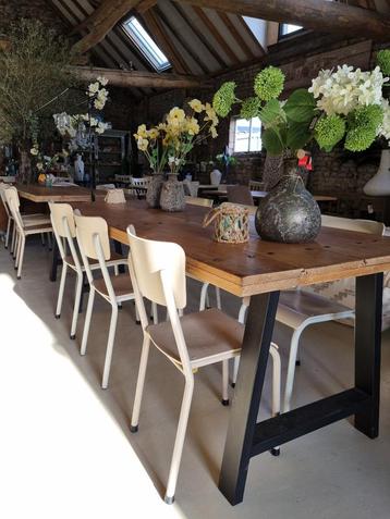 Partij vintage schoolstoelen, licht beige mat beschikbaar voor biedingen