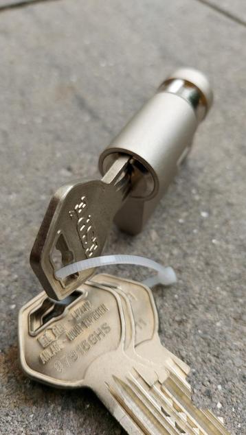 Profiel  cilinder 30 mm.  beschikbaar voor biedingen
