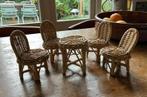 Rotan set tafel en 4 stoelen leuk voor pop, Ophalen of Verzenden, Zo goed als nieuw, Poppenhuis