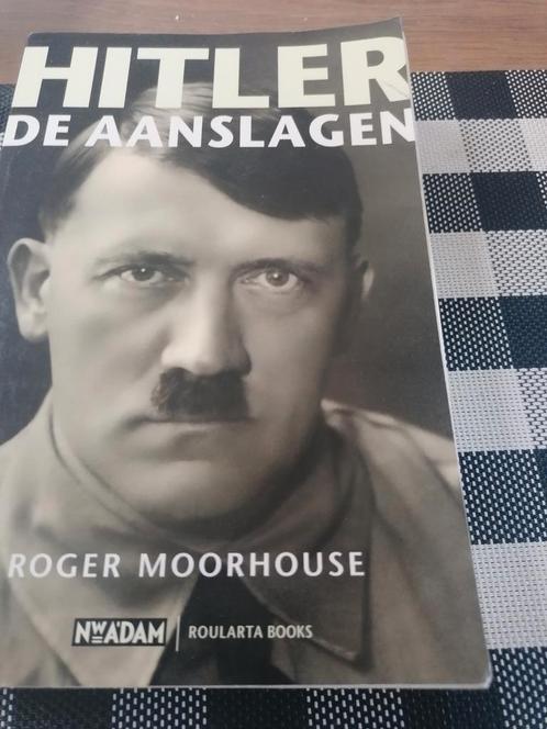 R. Moorhouse - Hitler, de aanslagen, Boeken, Geschiedenis | Wereld, Gelezen, Europa, 20e eeuw of later, Ophalen of Verzenden