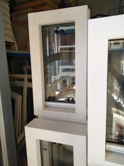 Hardhout kozijn met glazen valraam, Doe-het-zelf en Verbouw, Glas en Ramen, Nieuw, Gevelraam of Ruit, Minder dan 80 cm, Minder dan 80 cm