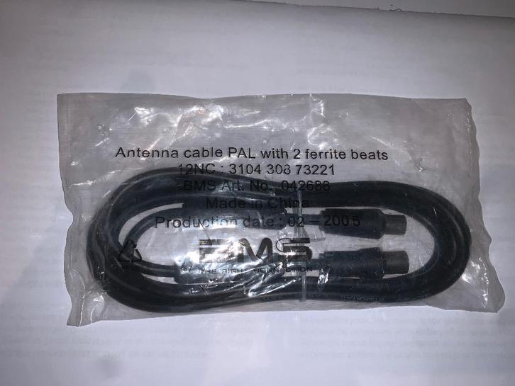 BMS PAL-antennekabel met 2 ferrietkralen, Hobby en Vrije tijd, Elektronica-componenten, Nieuw, Ophalen of Verzenden