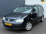 Volkswagen Touran 1.6-16V FSI Turijn AIRCO/CRUISE/LMV/ORGNL, Auto's, Stof, Gebruikt, Zwart, 4 cilinders