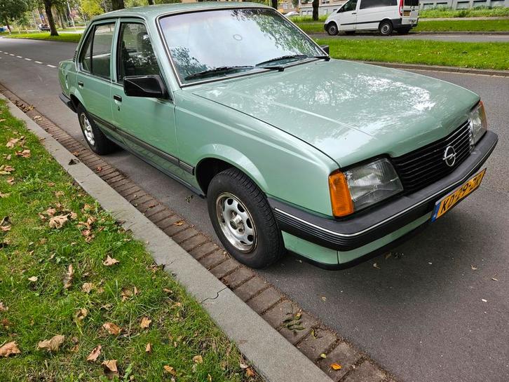 Opel Ascona 1.6 S AUTOMAAT 1983 BELASTINGVRIJ, Auto's, Opel, Particulier, Ascona, Radio, Trekhaak, Benzine, Sedan, Automaat, Origineel Nederlands