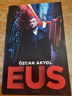 Eus - Özcan Akyol - Roman, Boeken, Ophalen of Verzenden, Zo goed als nieuw, Özcan Akyol, Nederland