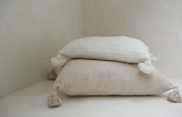 Pompon kussens 80x60 | 60x40 | 35x35 handgemaakt div kleuren beschikbaar voor biedingen
