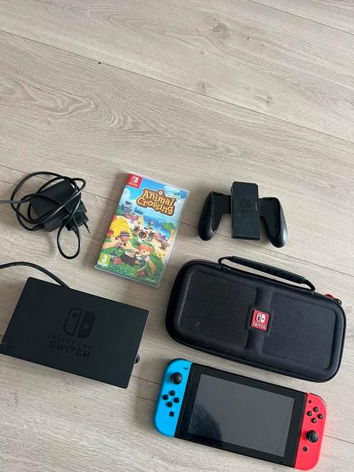 Nintendo switch + animal crossing & Mario kart, Spelcomputers en Games, Games | Nintendo Switch, Zo goed als nieuw, Racen en Vliegen