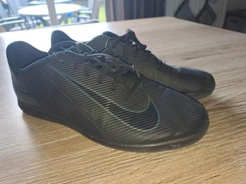 Zaalschoenen Nike beschikbaar voor biedingen