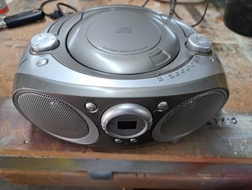 Radio CD-speler.  beschikbaar voor biedingen