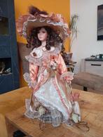 Antieke Porseleinen Pop met Hoed, Ophalen of Verzenden, Zo goed als nieuw, Overige typen