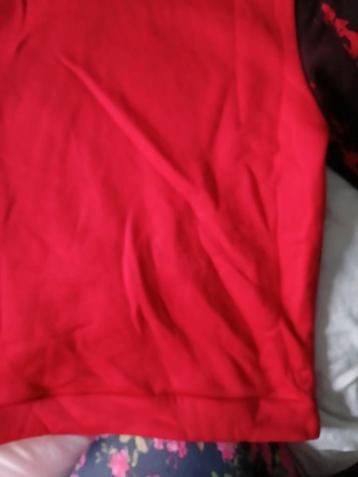 Rode fleeceachtige hoodie.  Maat XL.  beschikbaar voor biedingen