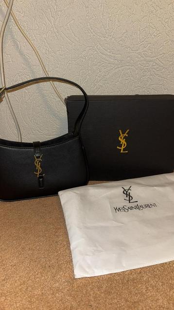 Saint lauren hand bag beschikbaar voor biedingen