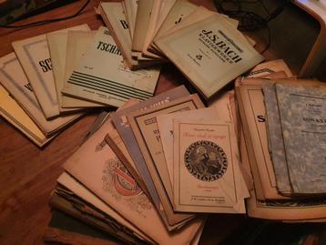 Vintage pianoboeken beschikbaar voor biedingen