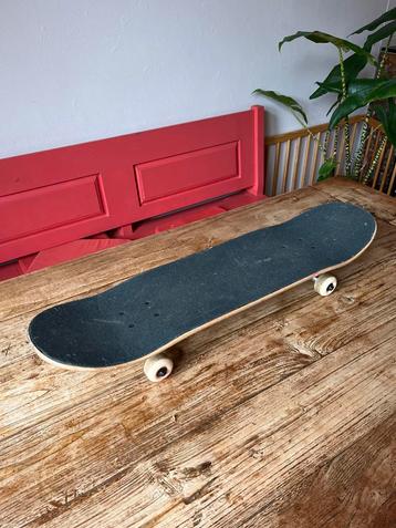 Globe Skateboard beschikbaar voor biedingen