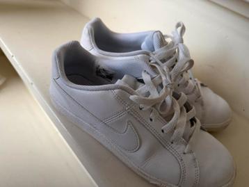 Women Nike sneakers size 38 beschikbaar voor biedingen