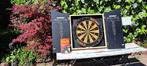 dartbord  orgineel      en mooie kast, Sport en Fitness, Darts, Ophalen, Zo goed als nieuw, Pijlen