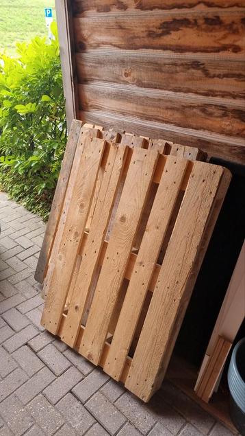 Pallets gratis beschikbaar voor biedingen