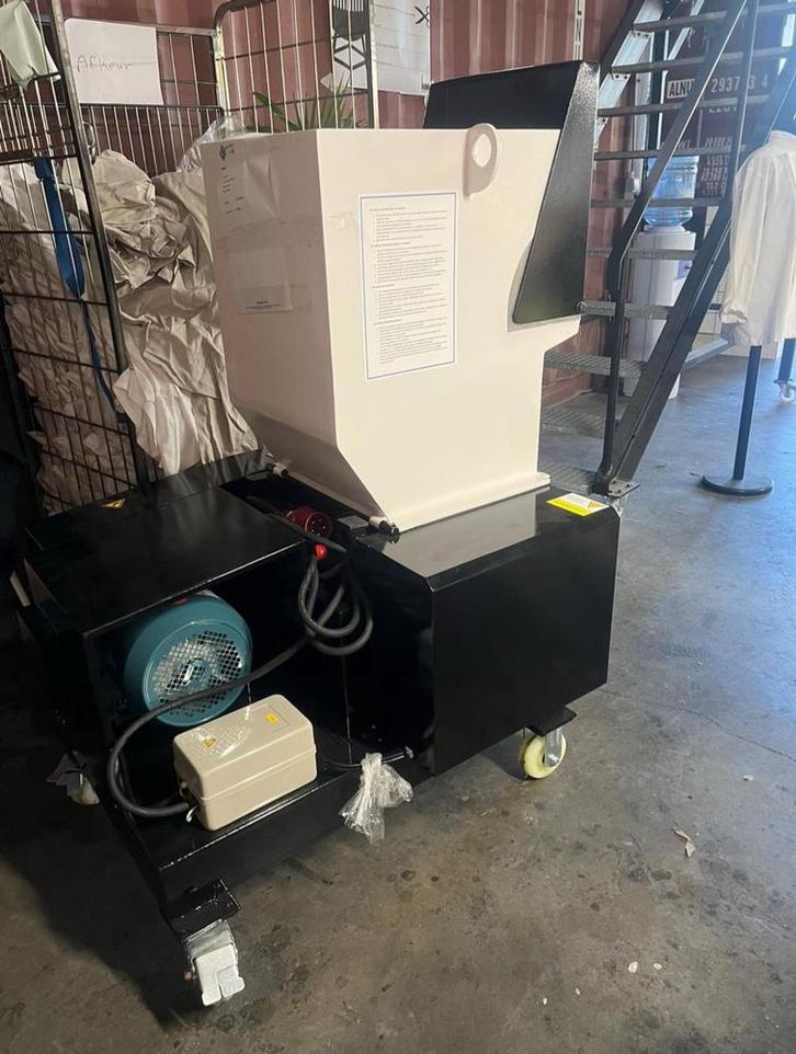 Plastic & Textiel Shredder - Industrieel, Zakelijke goederen, Machines en Bouw | Industrie en Techniek, Ophalen of Verzenden