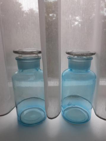 2 stopflessen blauw glas met stop *eureka* beschikbaar voor biedingen