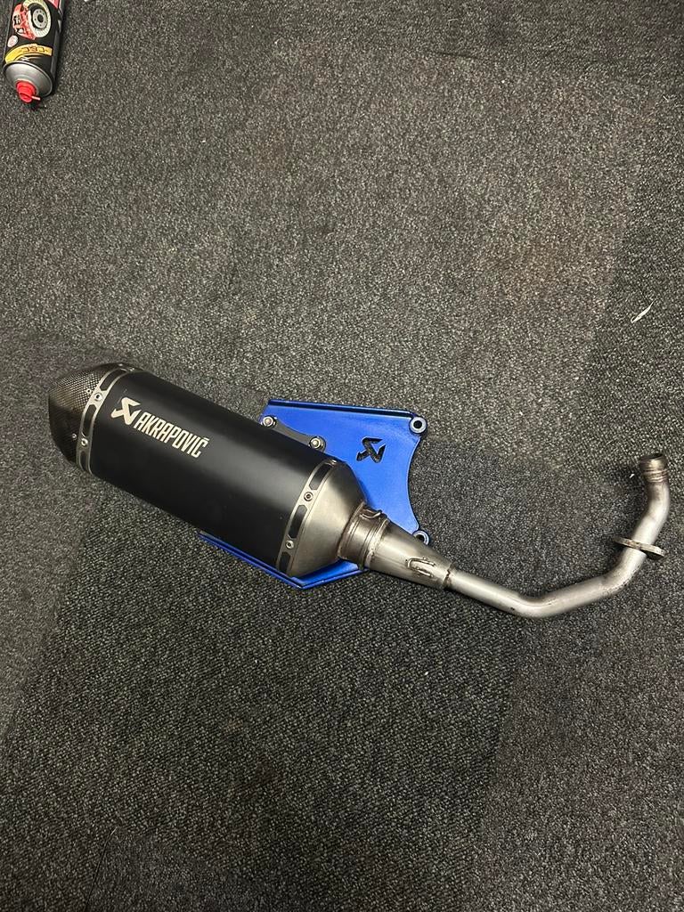 Piaggio/vespa akrapovic uitlaat 4v 50/80cc gloednieuw, Fietsen en Brommers, Brommeronderdelen | Scooters, Ophalen of Verzenden