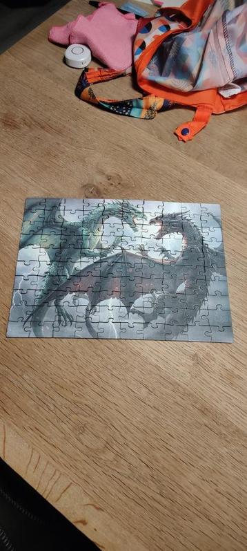 puzzel vechtende draken beschikbaar voor biedingen