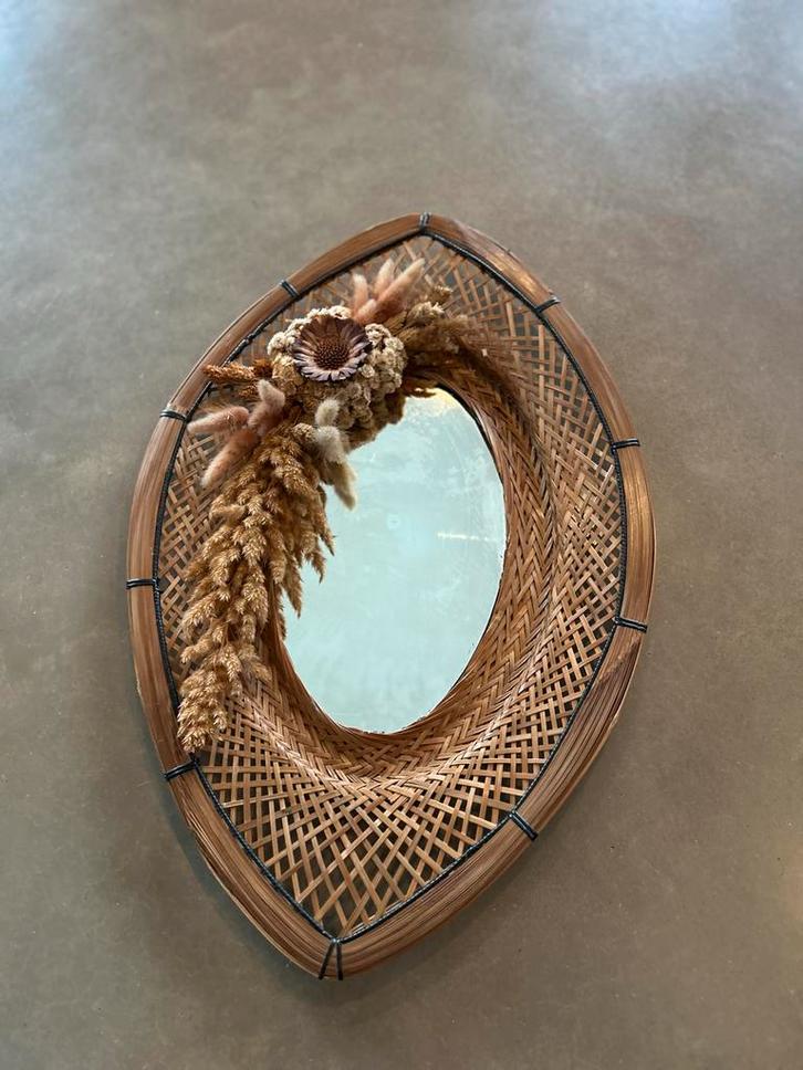 Vintage Rotan Spiegel met Droogbloemen, Huis en Inrichting, Woonaccessoires | Spiegels, Gebruikt, Minder dan 50 cm, Minder dan 100 cm